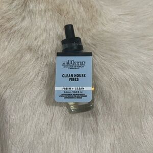 BATH & BODY WORKS Clean House Vibes Wallflowers Plug In